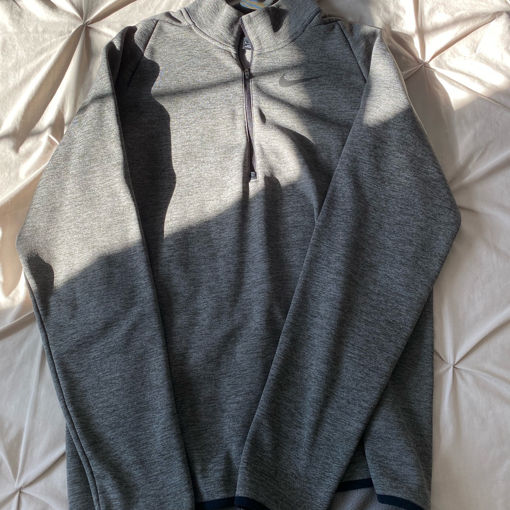 Nike Pullover.